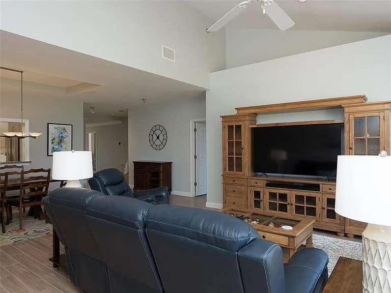 2013 Harbour Links Dr #2013 — Photo 26