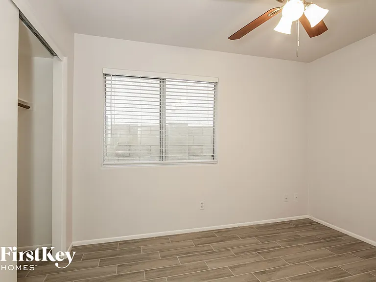 4605 E Grovers Ave — Photo 11