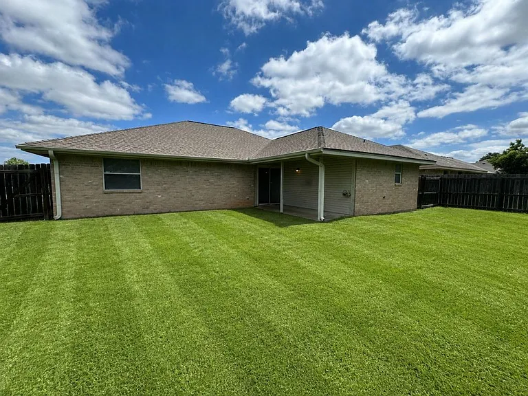 3006 Gus Dr — Photo 30
