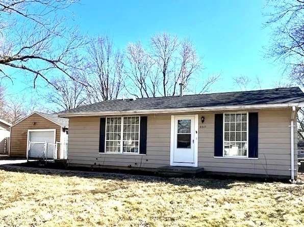 3317 York Dr, Champaign, IL 61821