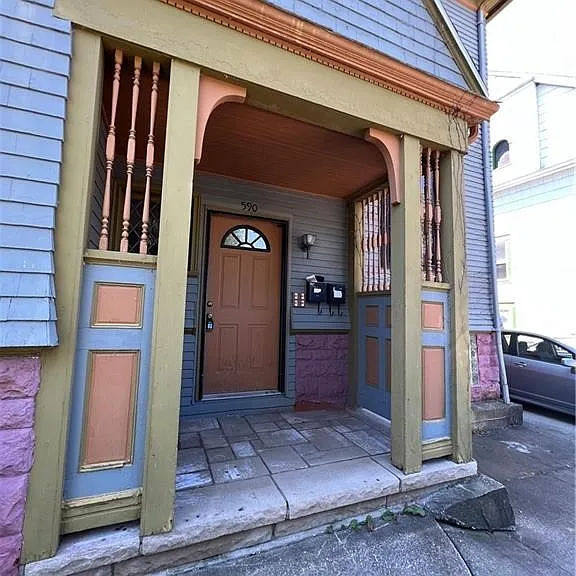 590 Richmond Ave — Photo 5
