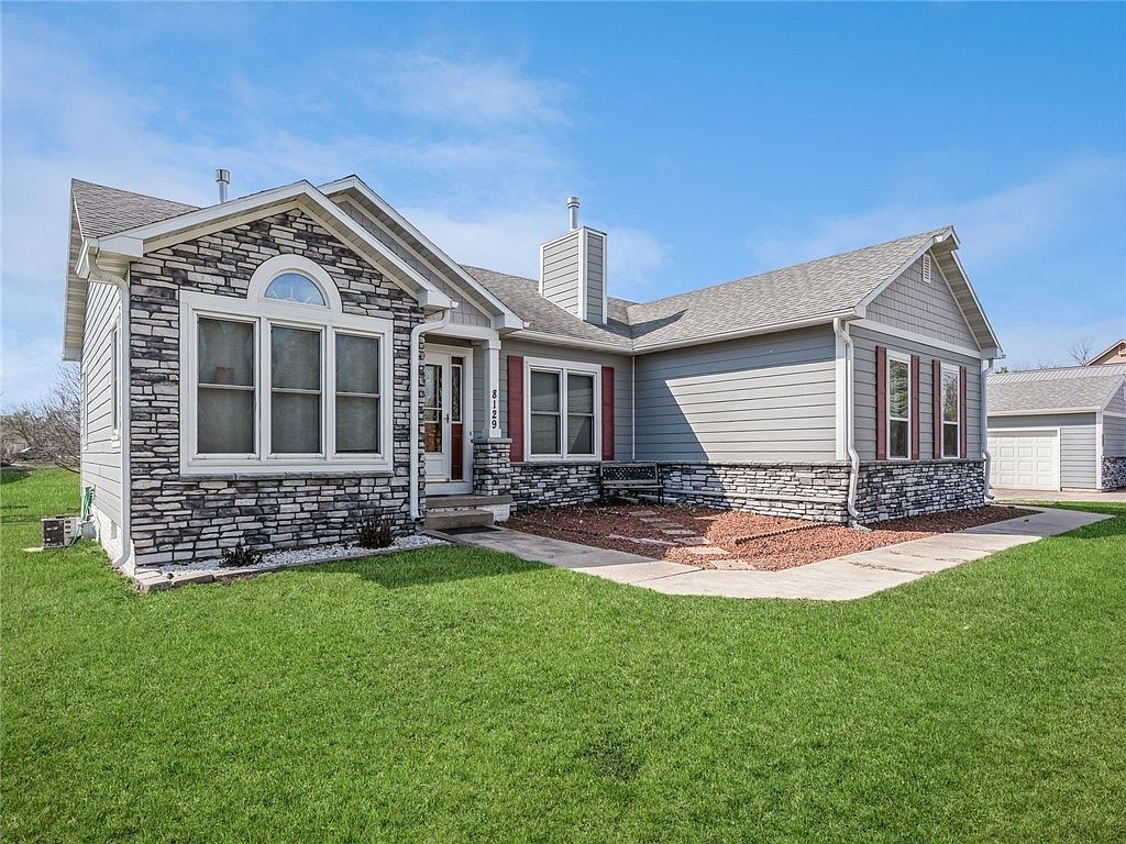 8129 NE 27th Ave, Altoona, IA 50009 | Zillow