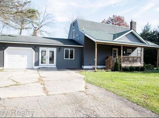 12175 Torrey Rd, Fenton, MI 48430