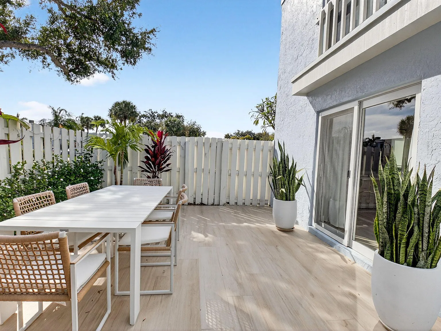 2 bed, 2.0 bath, 1400 sqft, $5,000 — Photo 4