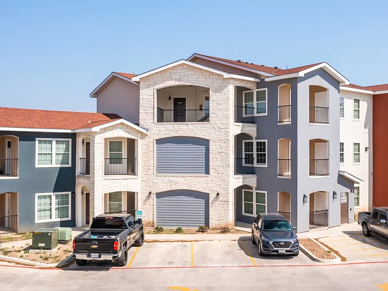 La Marquesa Apartments — Photo 4