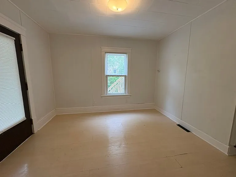 325 Para Ave — Photo 10