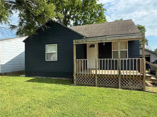 1903 W 7th St, Coffeyville, KS 67337