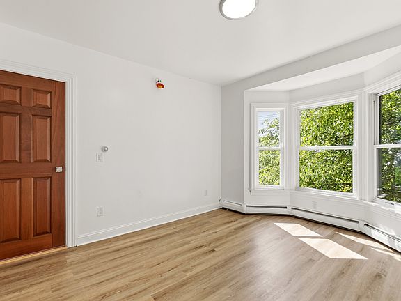 5th image of 481 Danforth St #1