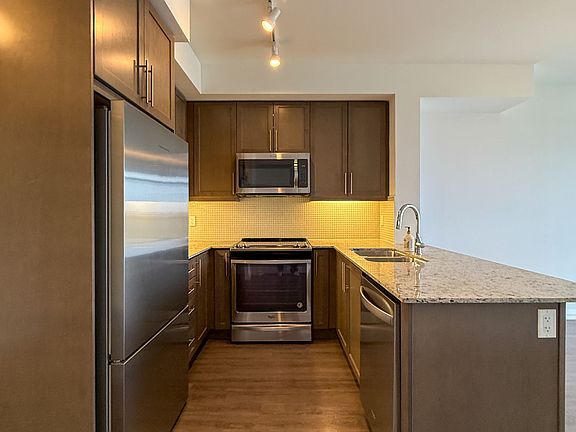 4th image of 65 Oneida Cres #1510