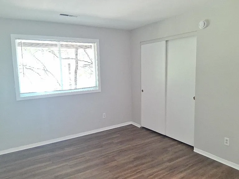 1514 N Pierson Ave — Photo 8