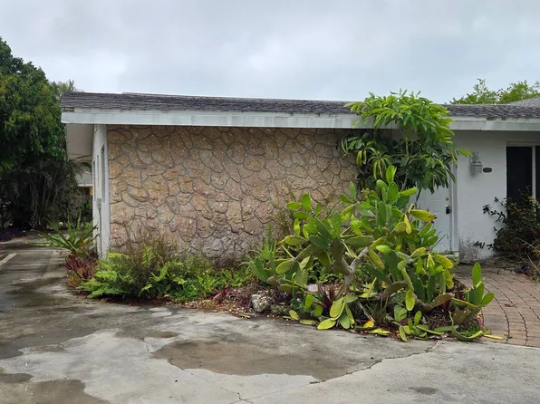 528 102nd Ave N, Naples, FL 34108