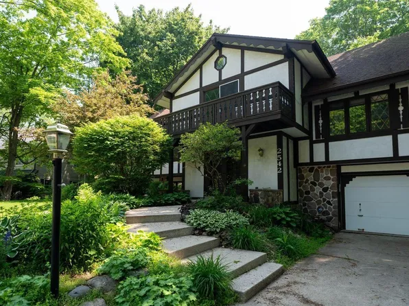 2542 West Wending DRIVE, Glendale, WI 53209