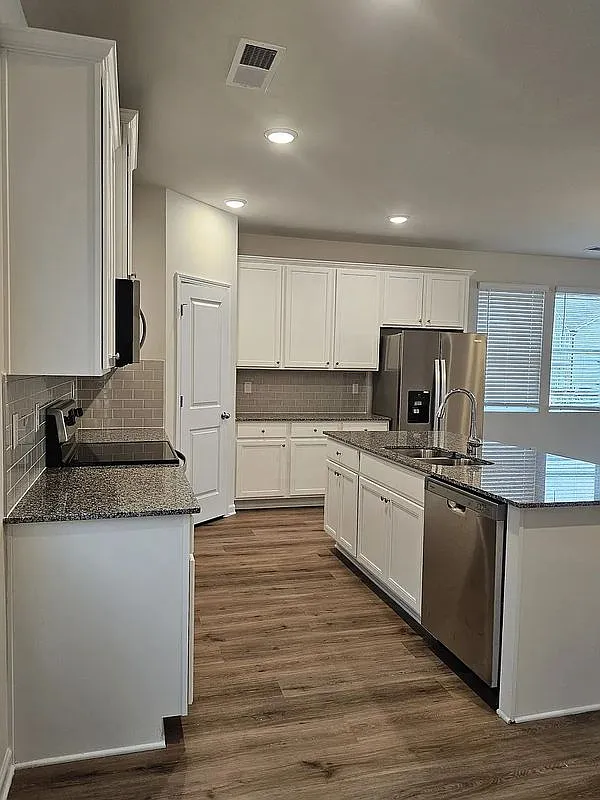 3 bed, 2.5 bath, 1800 sqft, $2,550 — Photo 4