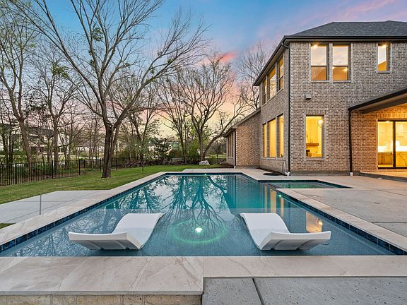 3rd image of 2131 Ravenwood Dr