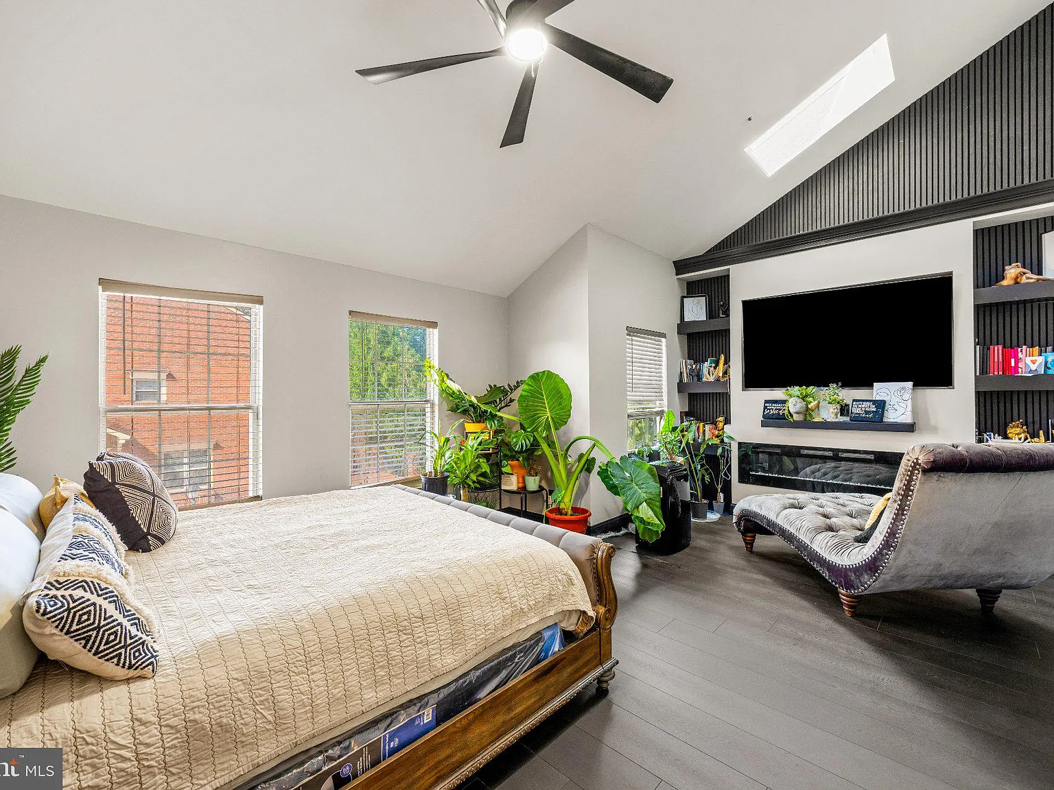 3 bed, 3.0 bath, 2144 sqft, $4,400 — Photo 4