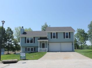 402 Crimson Ct, Cameron, MO 64429