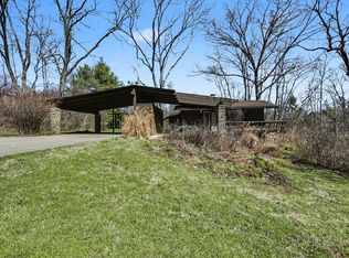 820 Old Woods Rd, Columbus, OH 43235