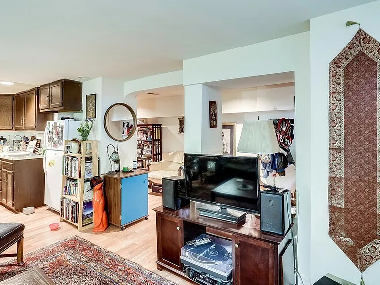 1726 Willard St NW #B — Photo 9