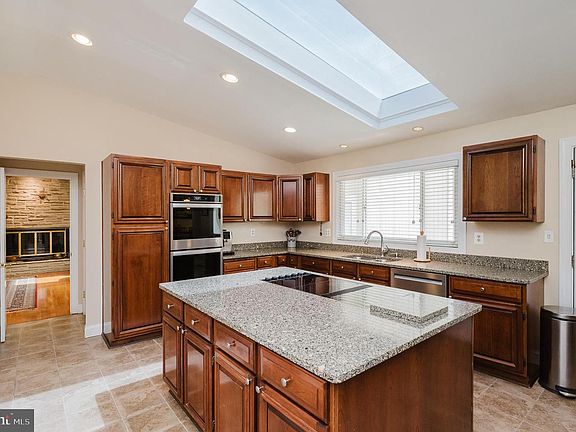 5th image of 8403 Topping Rd