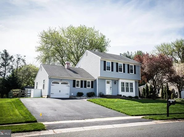15 Woodridge Dr, Hockessin, DE 19707