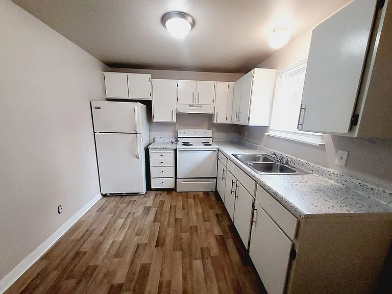 1122 Neil St NE — Photo 37