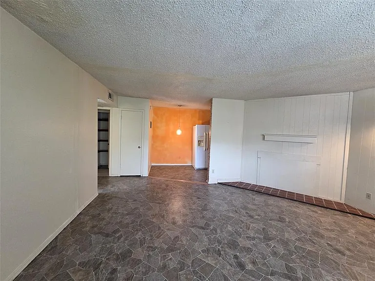 401 SE 12th St #143 — Photo 4