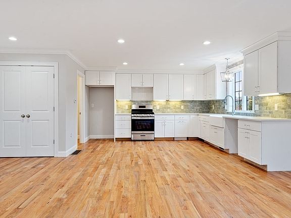 3rd image of 6 West St #0