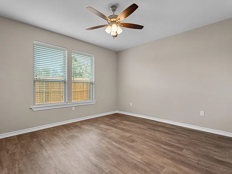 311 Maplewood Cir — Photo 9