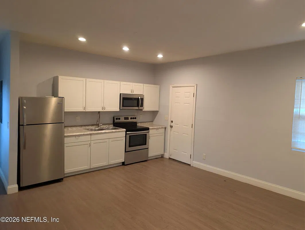 2 bed, 1.0 bath, 682 sqft, $1,000 — Photo 3