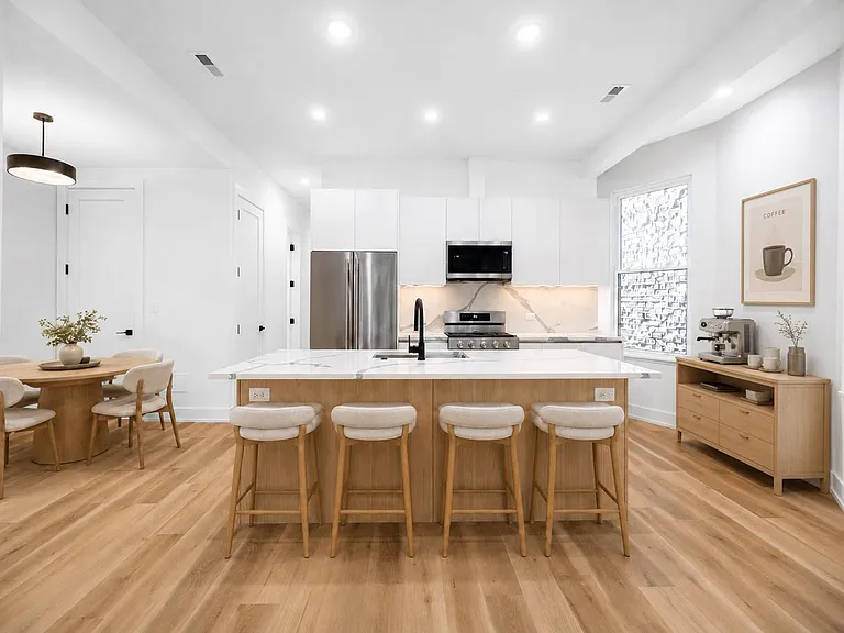 2113 N Kenmore Ave #1 — Photo 6