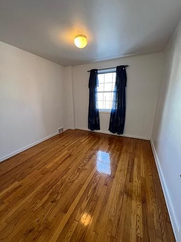 1st image of 812 E 232nd St