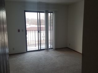 9512 S Ryan Green Ct APT 13, Franklin, WI 53132