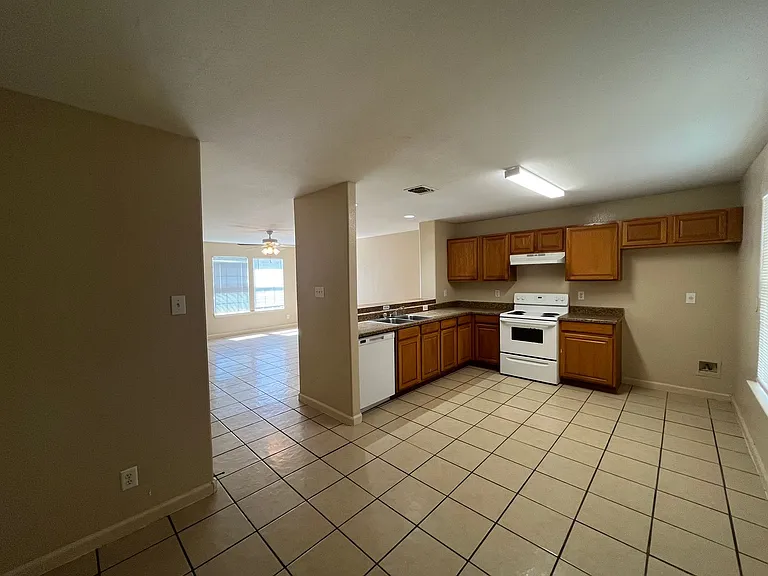 5202 Fountain Lake — Photo 11