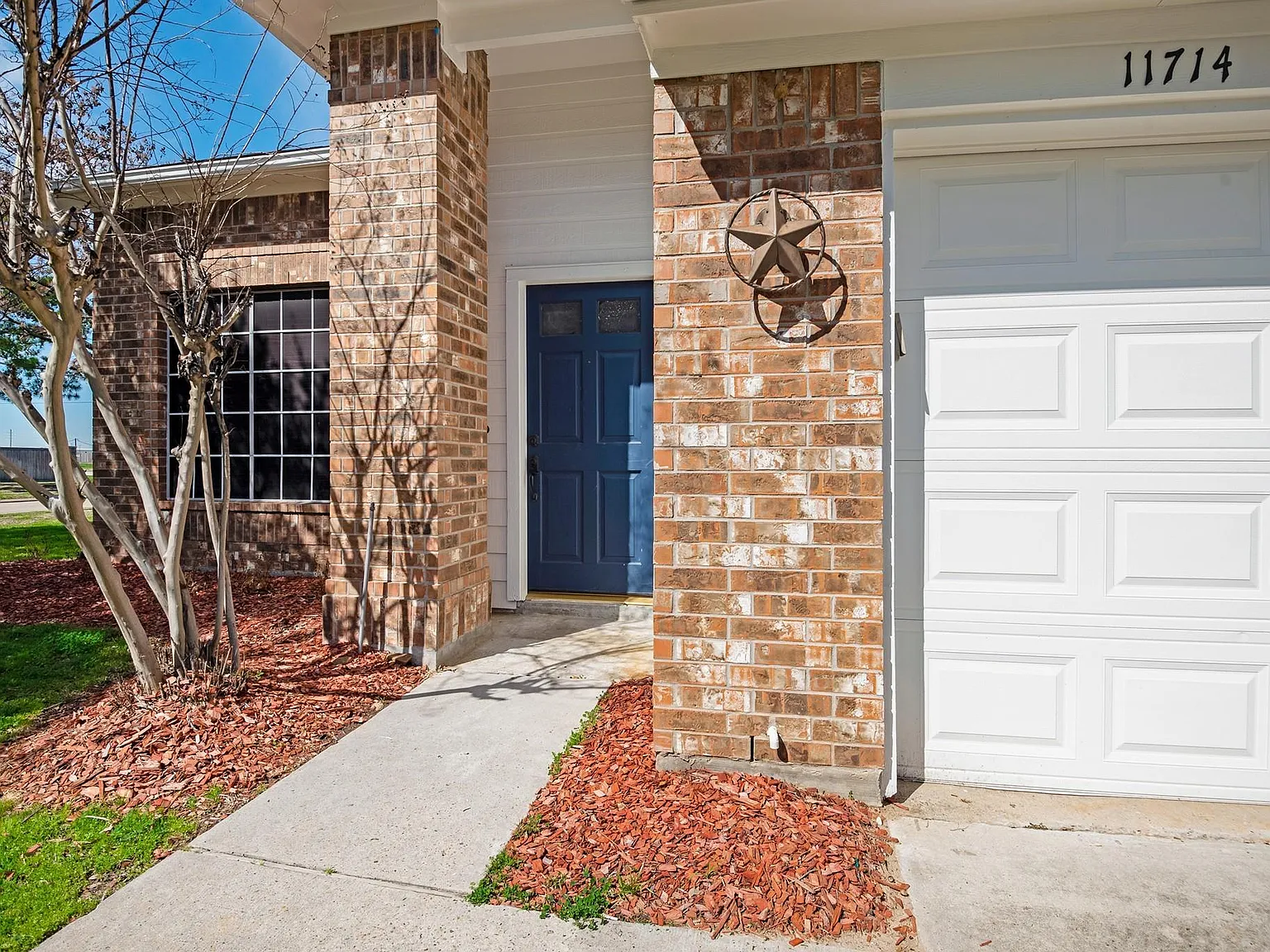 4 bed, 2.5 bath, 2108 sqft, $2,400 — Photo 4