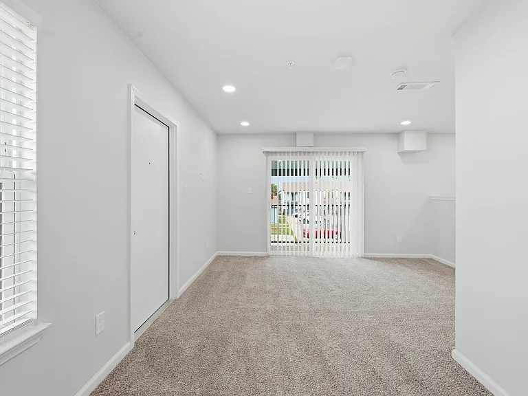 Land's End Apartments — Photo 8