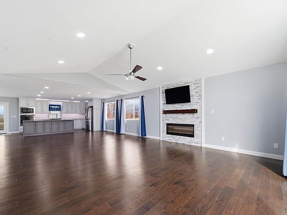 5th image of 235 N Tyler Rd