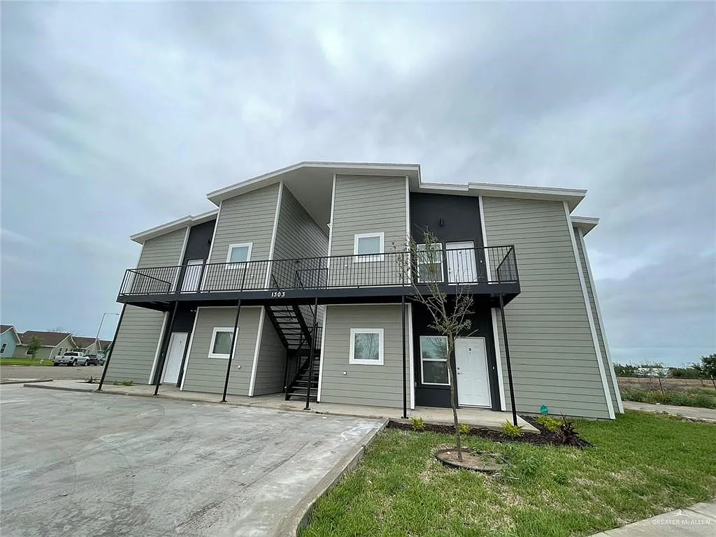 2 bed, 2.0 bath, 757 sqft, $800 — Photo 2