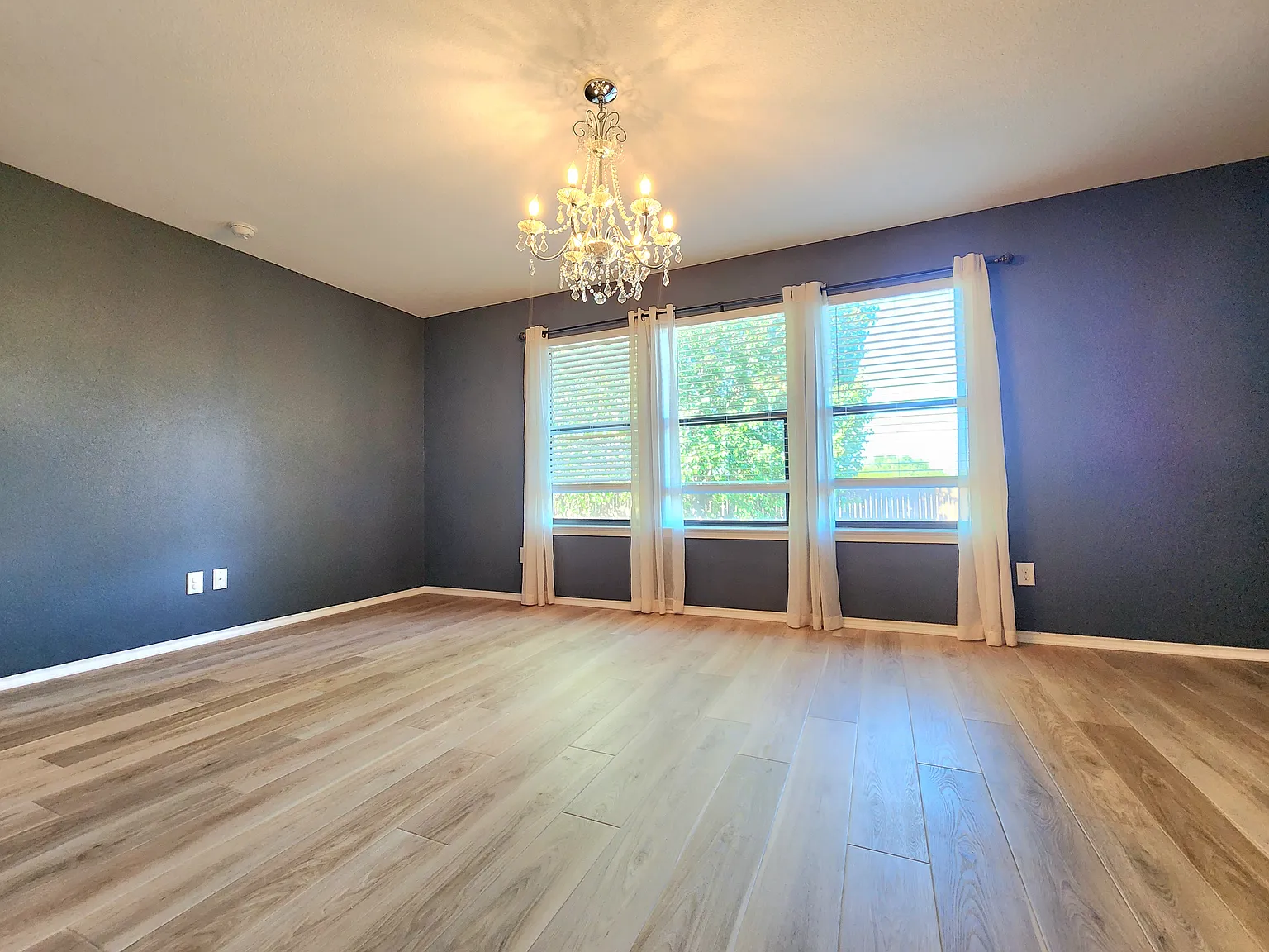 3 bed, 1750 sqft, $2,300 — Photo 2