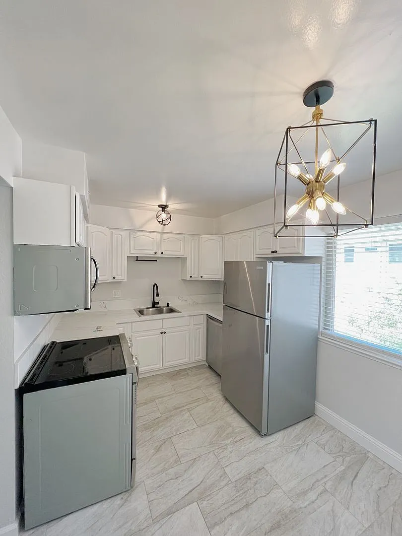 2210 T St APT 5 photo 1