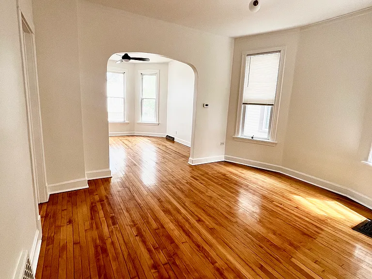 1652 N Avers Ave #1 — Photo 4