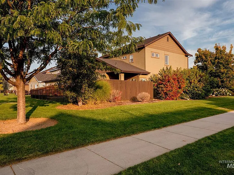 10241 W Breckfield St — Photo 14
