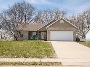 2825 Overview Dr, Columbia, IL 62236