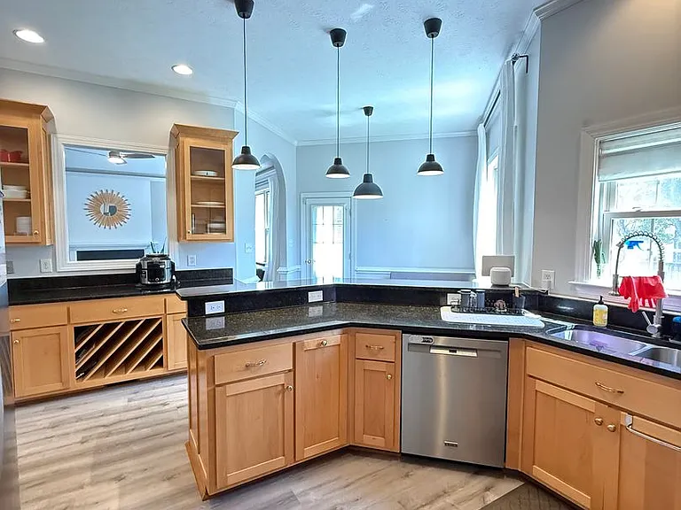 115 Sheldon Ct — Photo 8