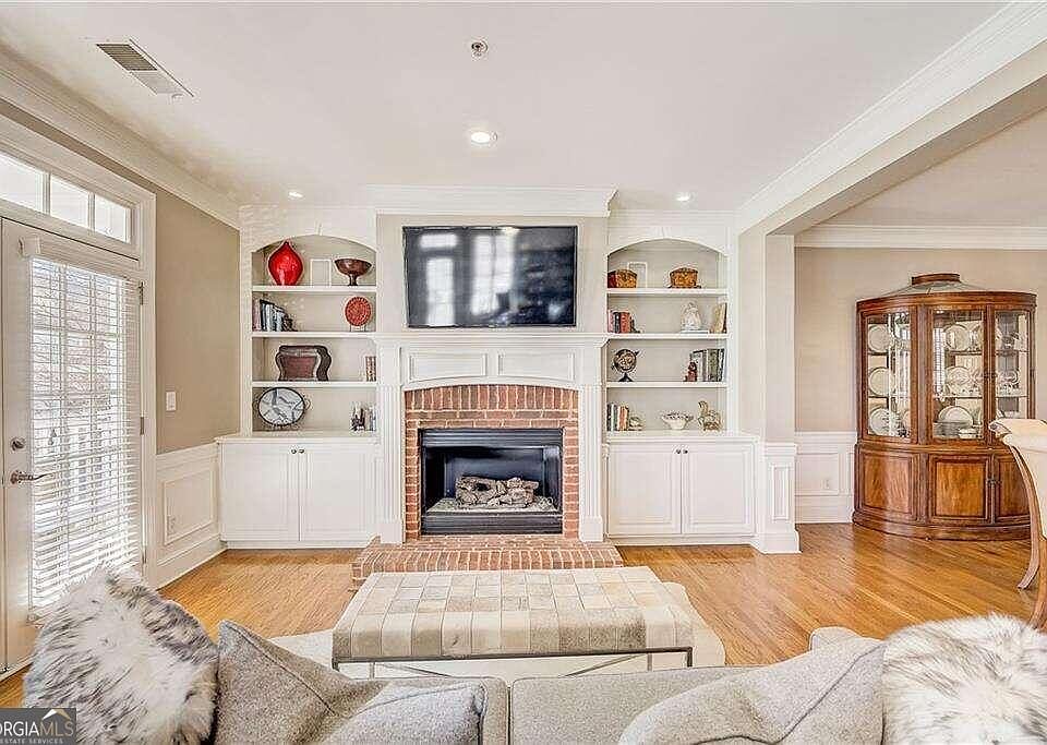 1st image of 1271 W Spring St SE