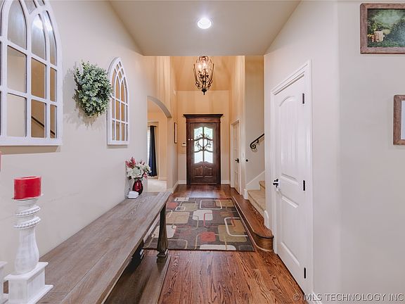 5th image of 1901 E Woodland Cir