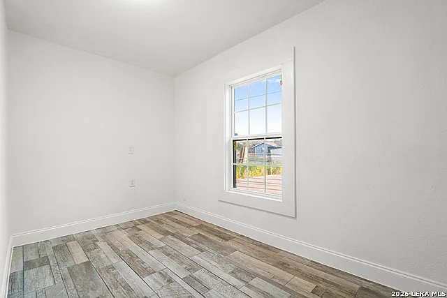 111 Ardmore St — Photo 13