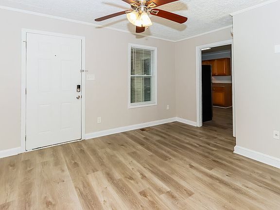 4th image of 1308 Greenbriar Dr