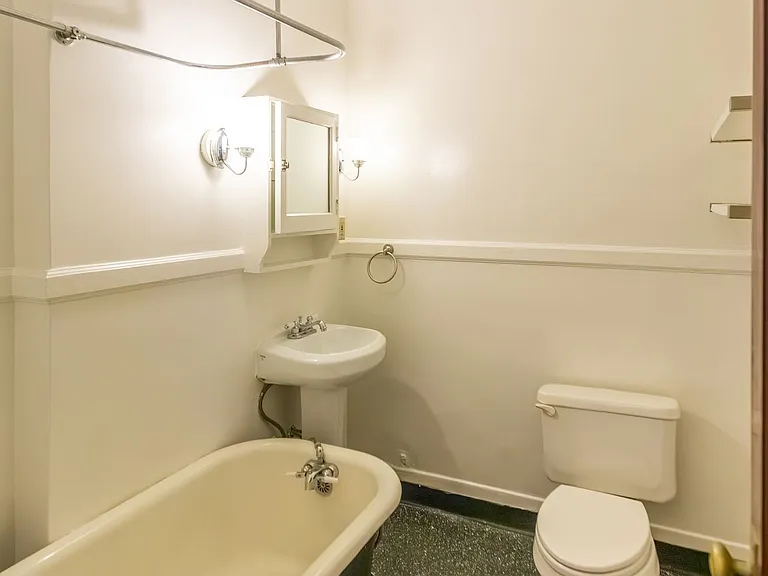 The Gentry Apartments — Photo 10
