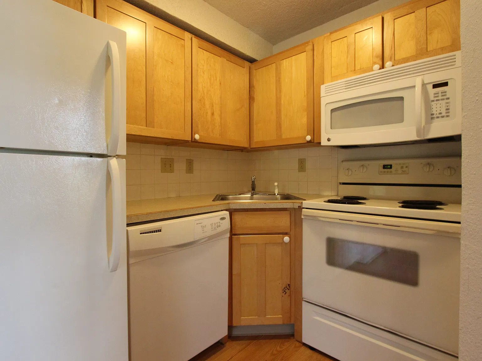 1138 Grandview Ave — Photo 4