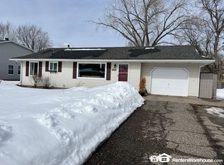 253 Walnut Ln, Apple Valley, MN 55124